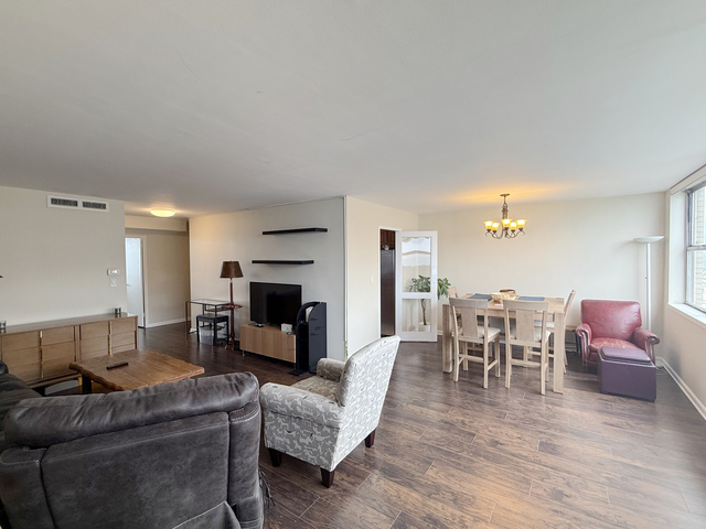 6301 N Sheridan Road #21E, Chicago, IL 60660