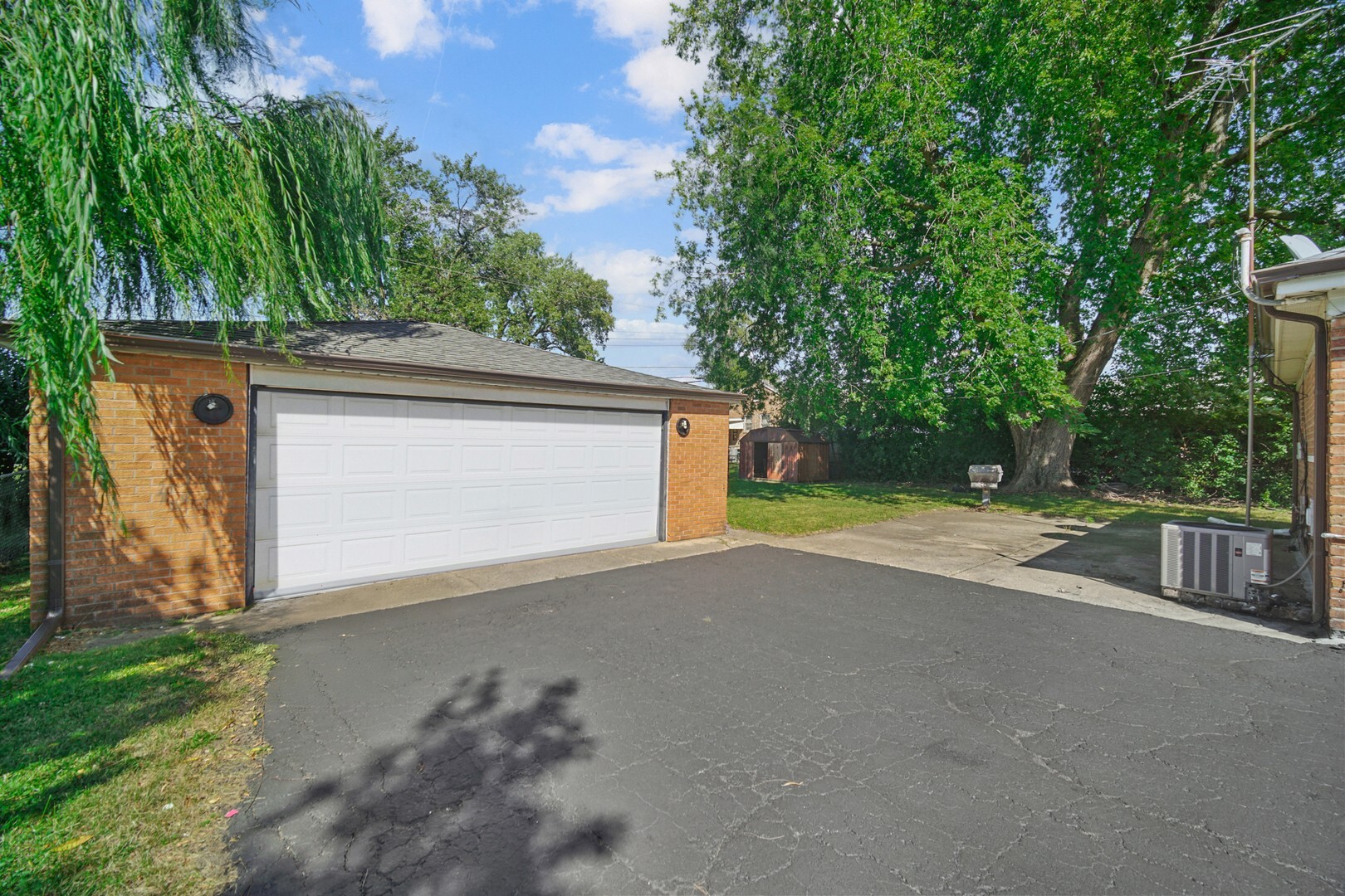 6404 W 85th Place, Burbank, IL 60459