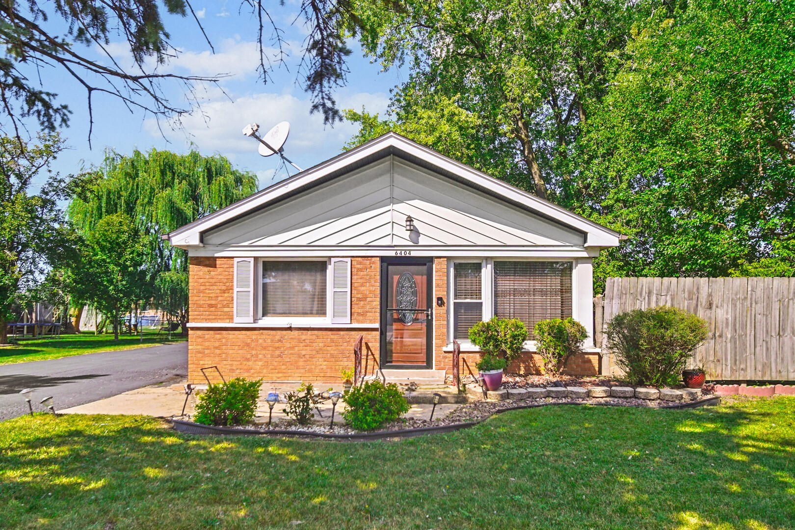 6404 W 85th Place, Burbank, IL 60459