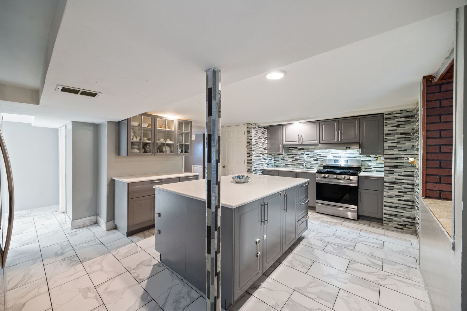 10043 S 84th Avenue, Palos Hills, IL 60465