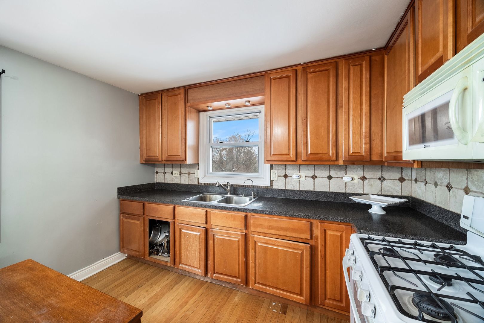 10043 S 84th Avenue, Palos Hills, IL 60465