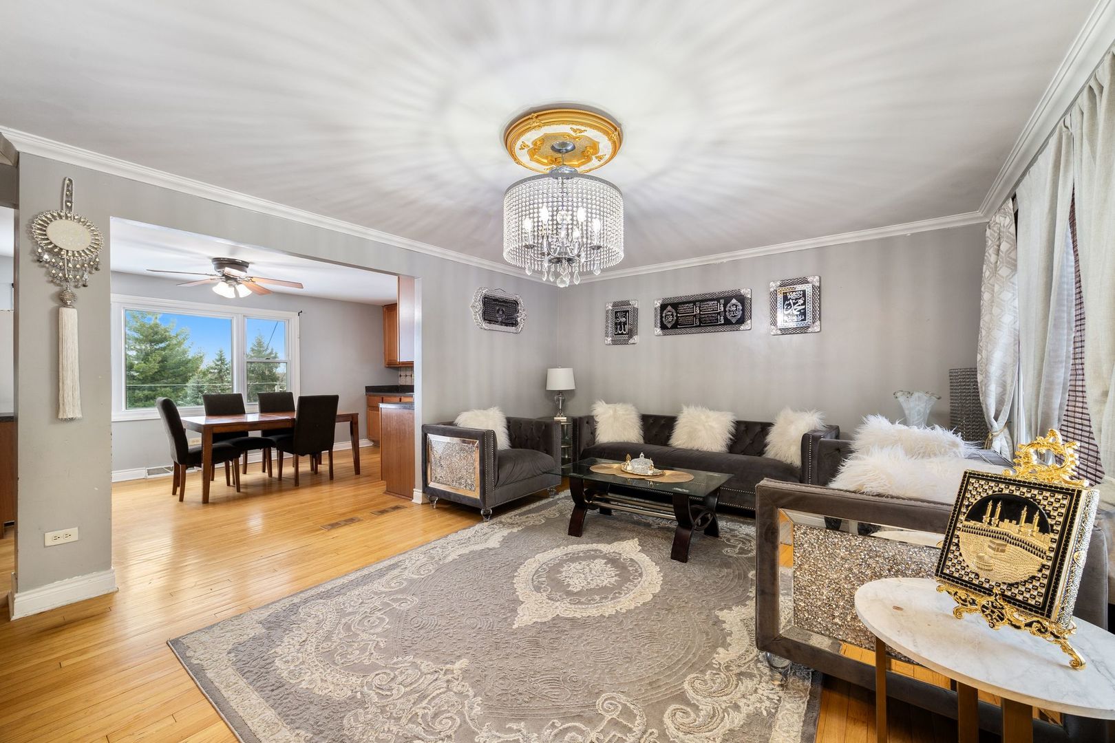 10043 S 84th Avenue, Palos Hills, IL 60465