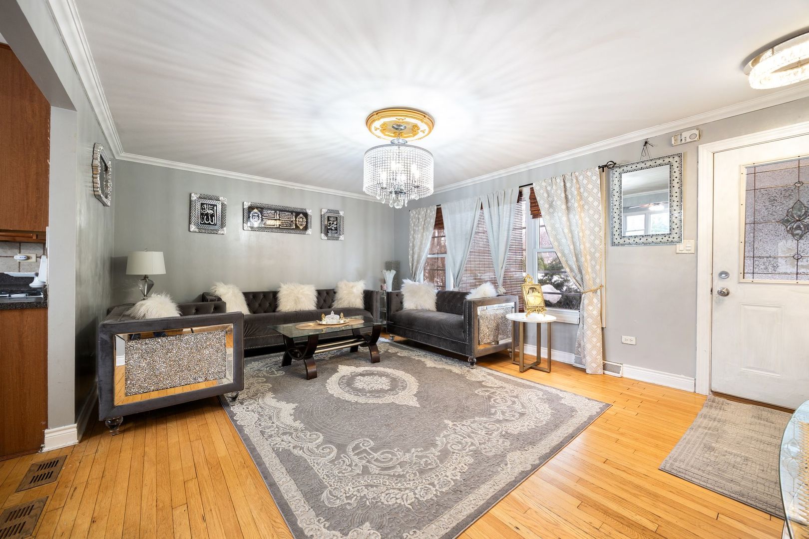 10043 S 84th Avenue, Palos Hills, IL 60465