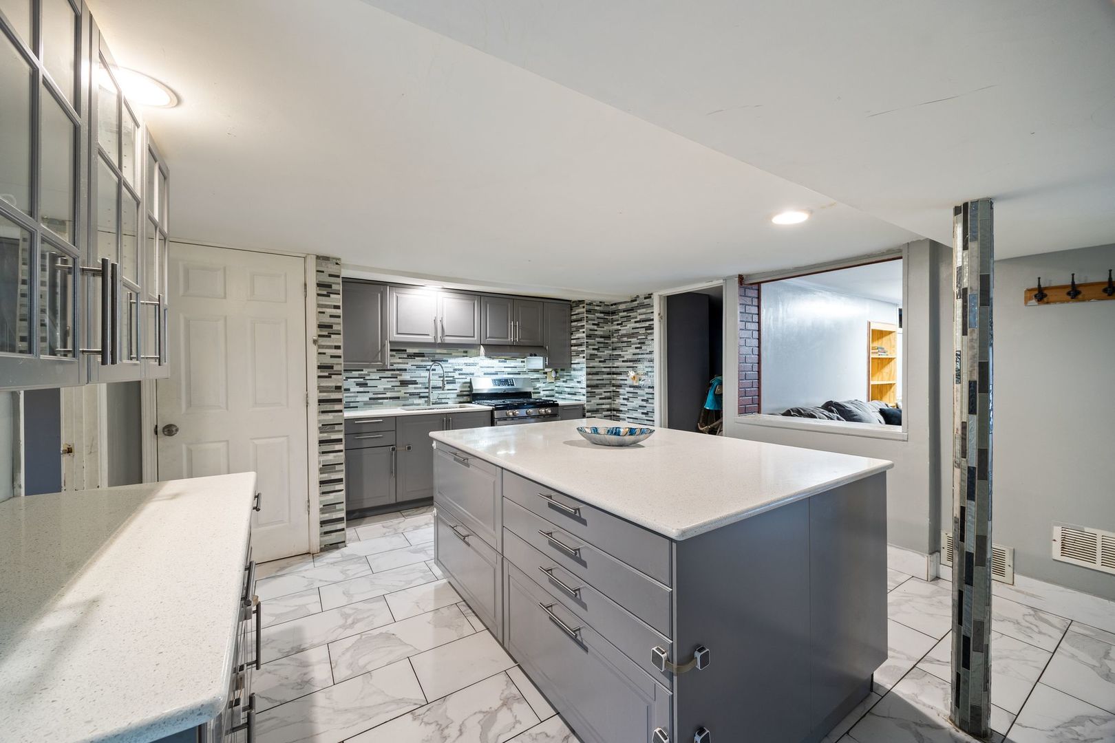 10043 S 84th Avenue, Palos Hills, IL 60465