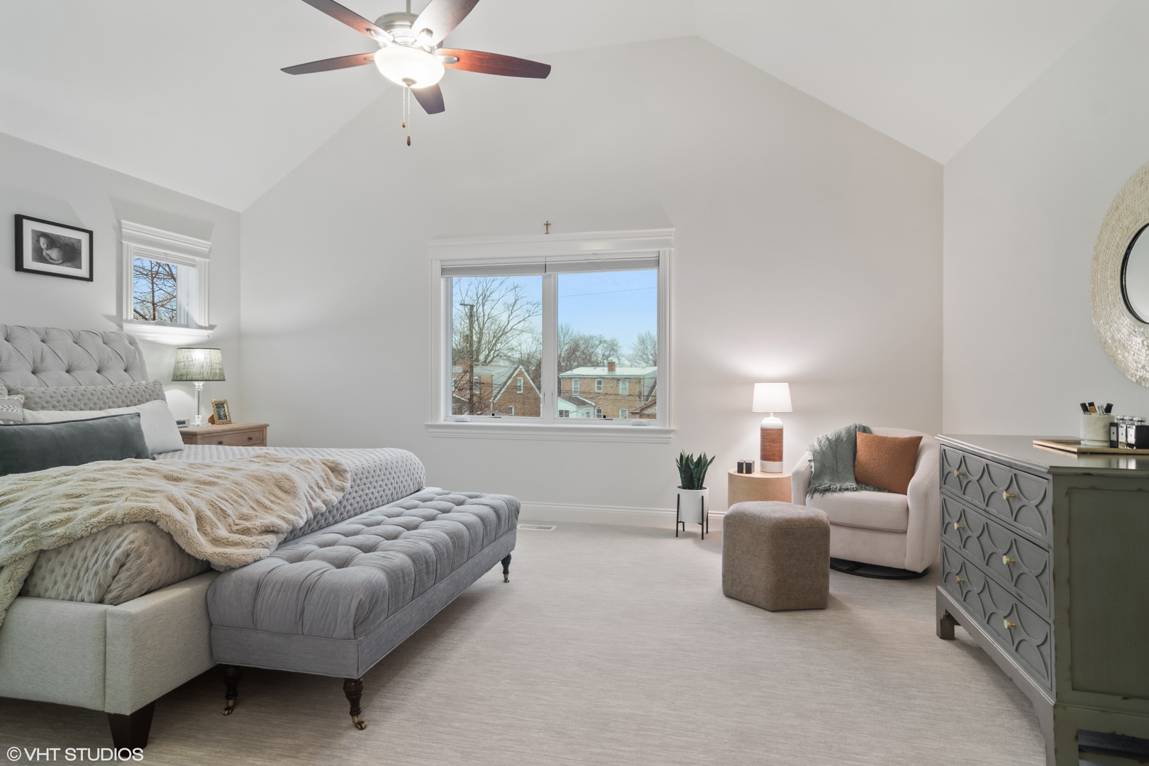 5744 W Ainslie Street, Chicago, IL 60630