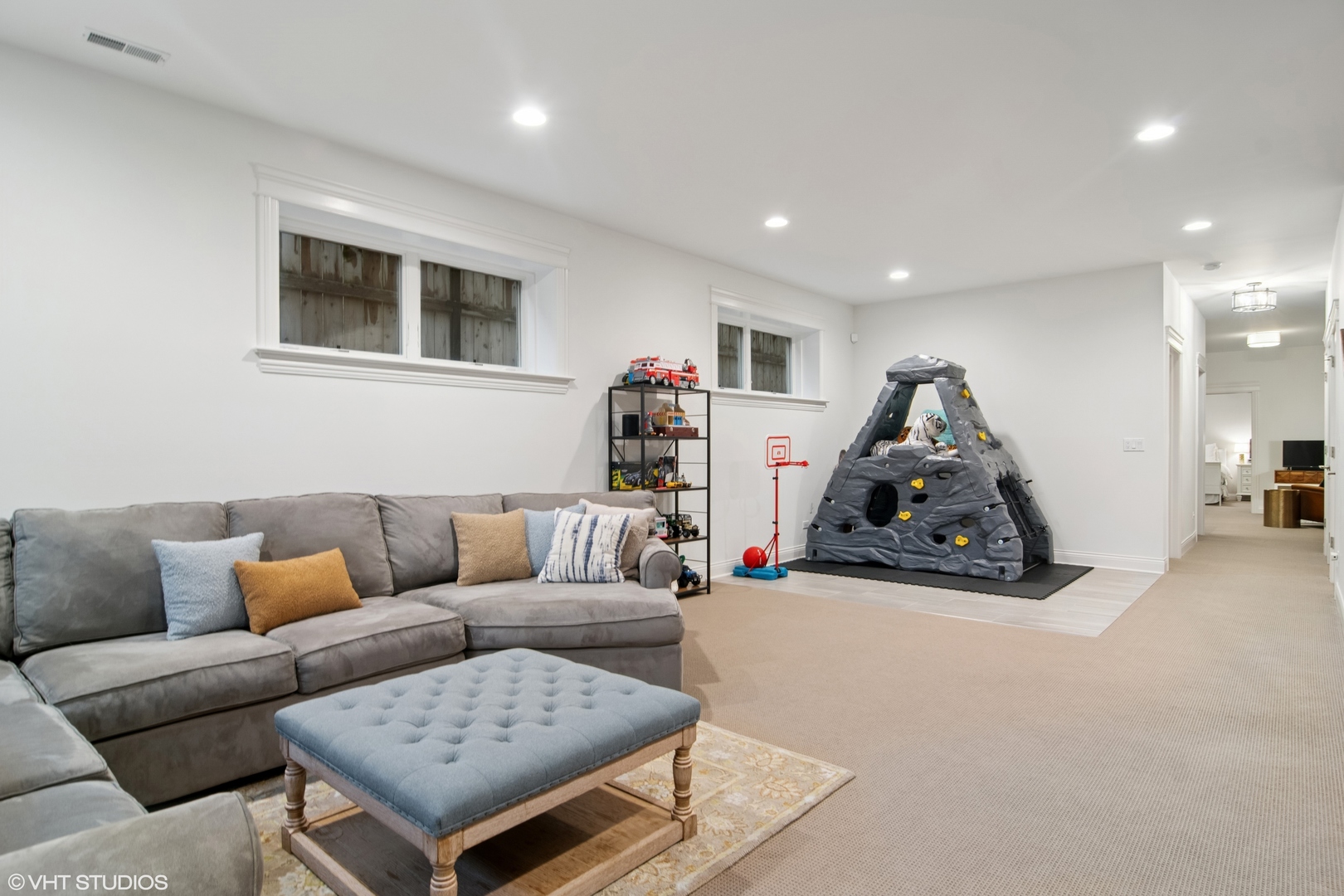 5744 W Ainslie Street, Chicago, IL 60630