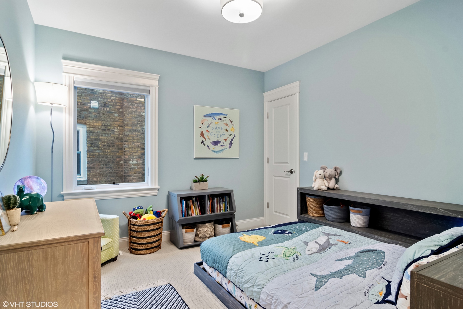 5744 W Ainslie Street, Chicago, IL 60630