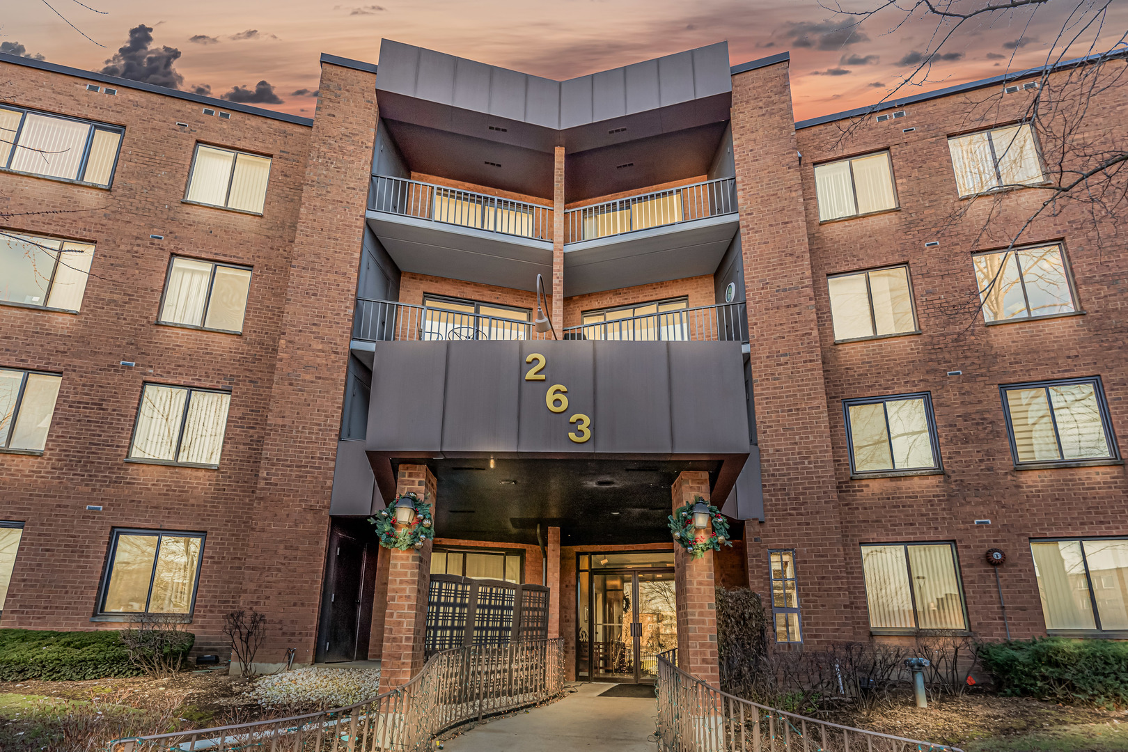 263 S Clubhouse Drive #110, Palatine, IL 60074