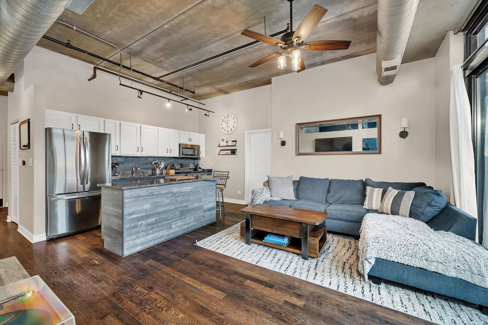 811 W 15th Place #610, Chicago, IL 60608