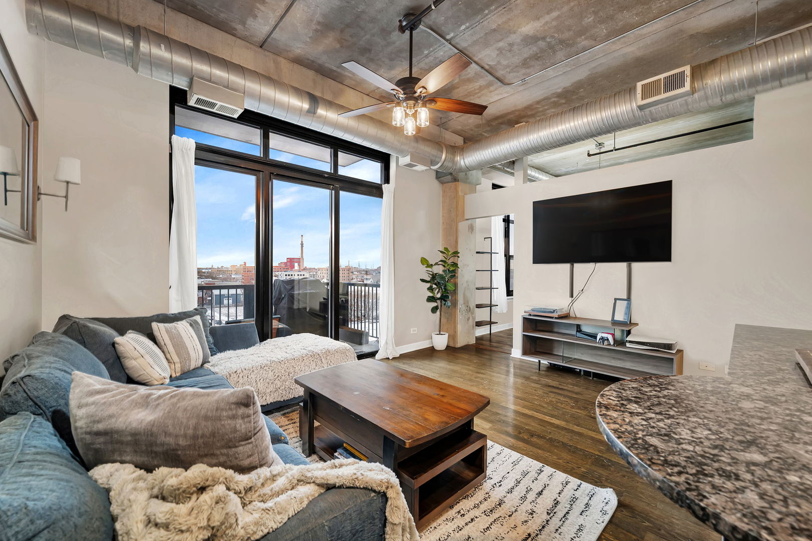 811 W 15th Place #610, Chicago, IL 60608