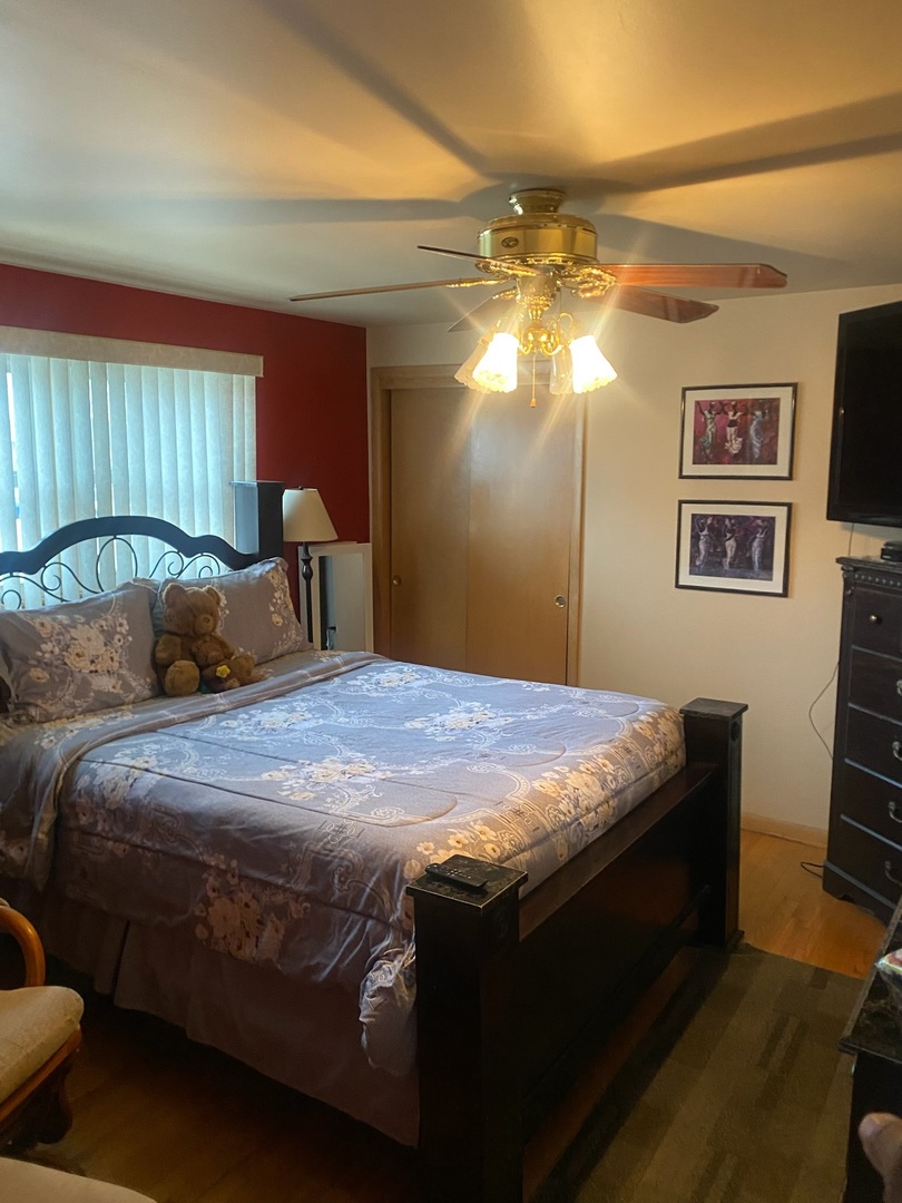 372 Bensley Avenue, Calumet City, IL 60409