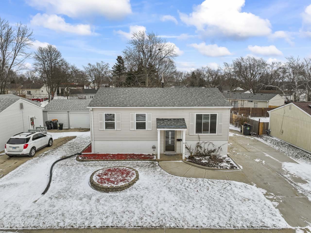 215 Mayfield Drive, Streamwood, IL 60107