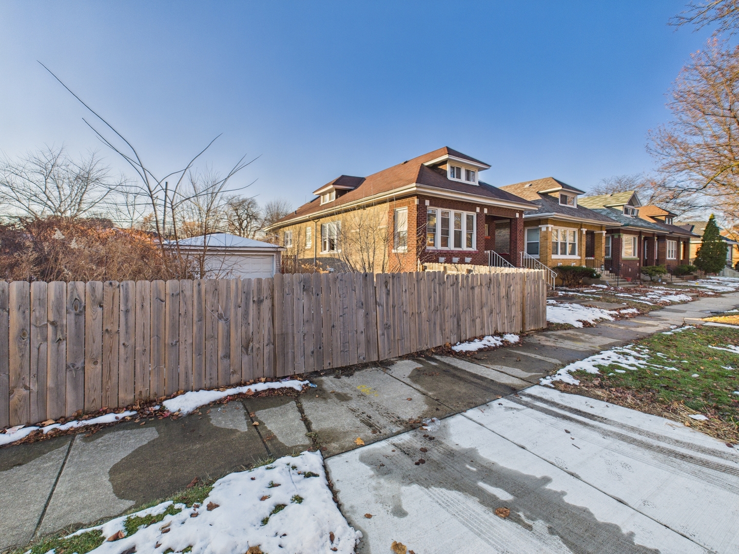 8116 S Marquette Avenue, Chicago, IL 60617