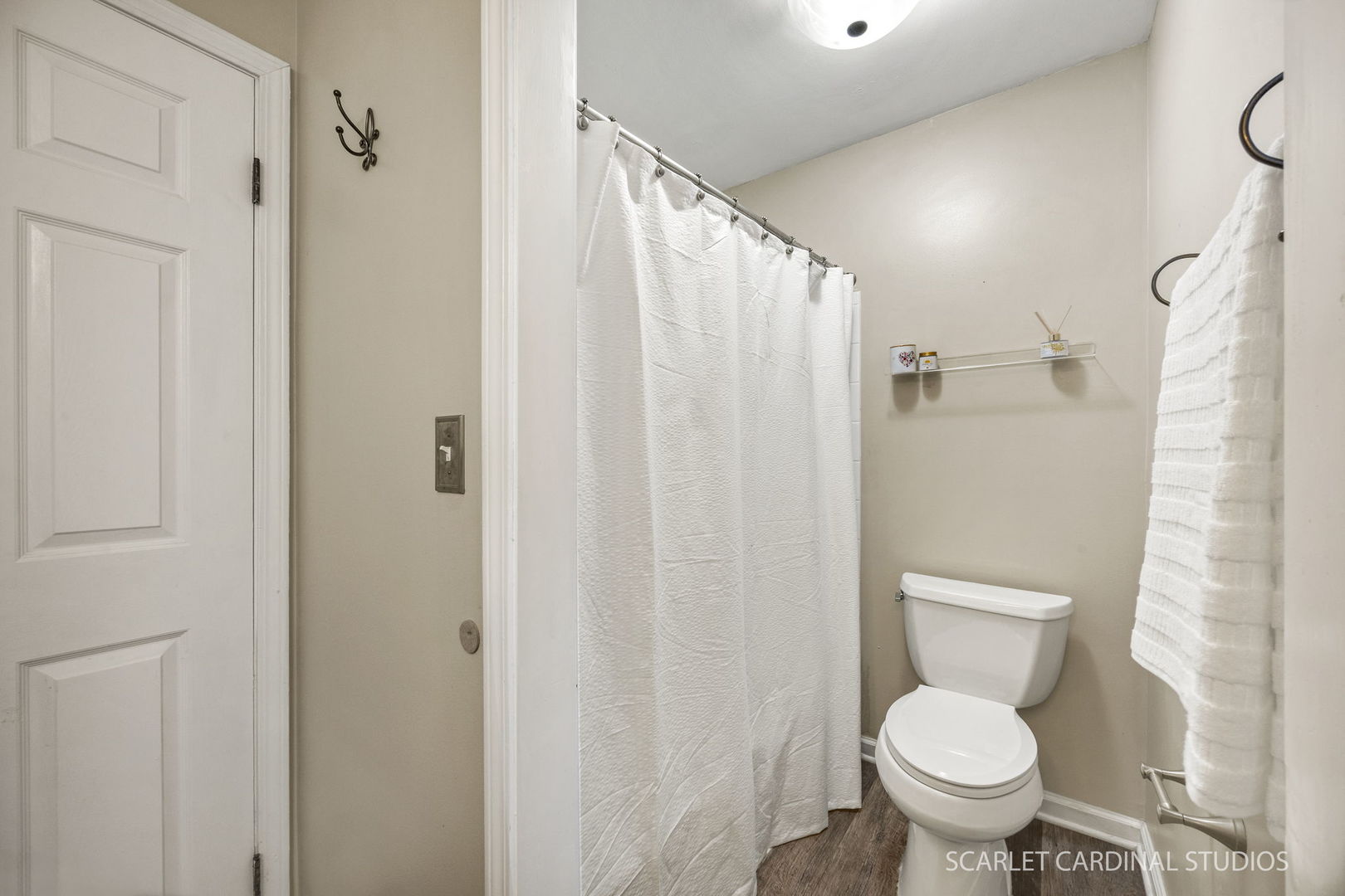 2221 Woodland Circle, Naperville, IL 60565