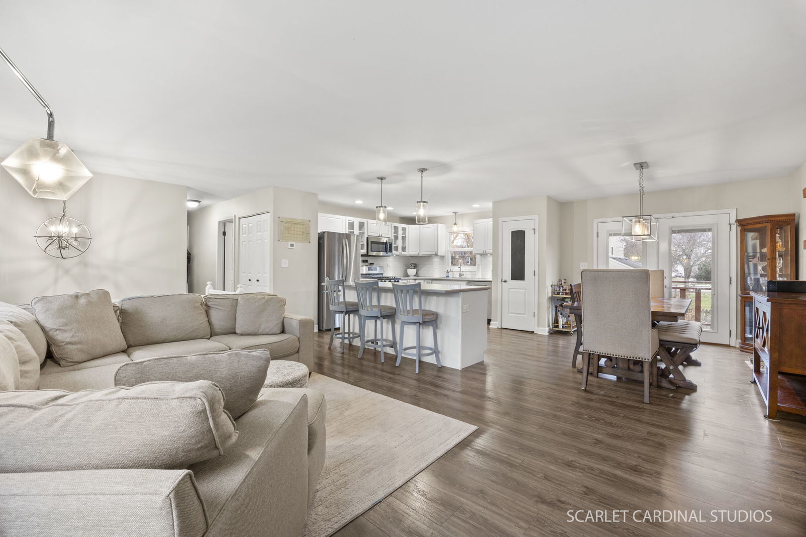 2221 Woodland Circle, Naperville, IL 60565