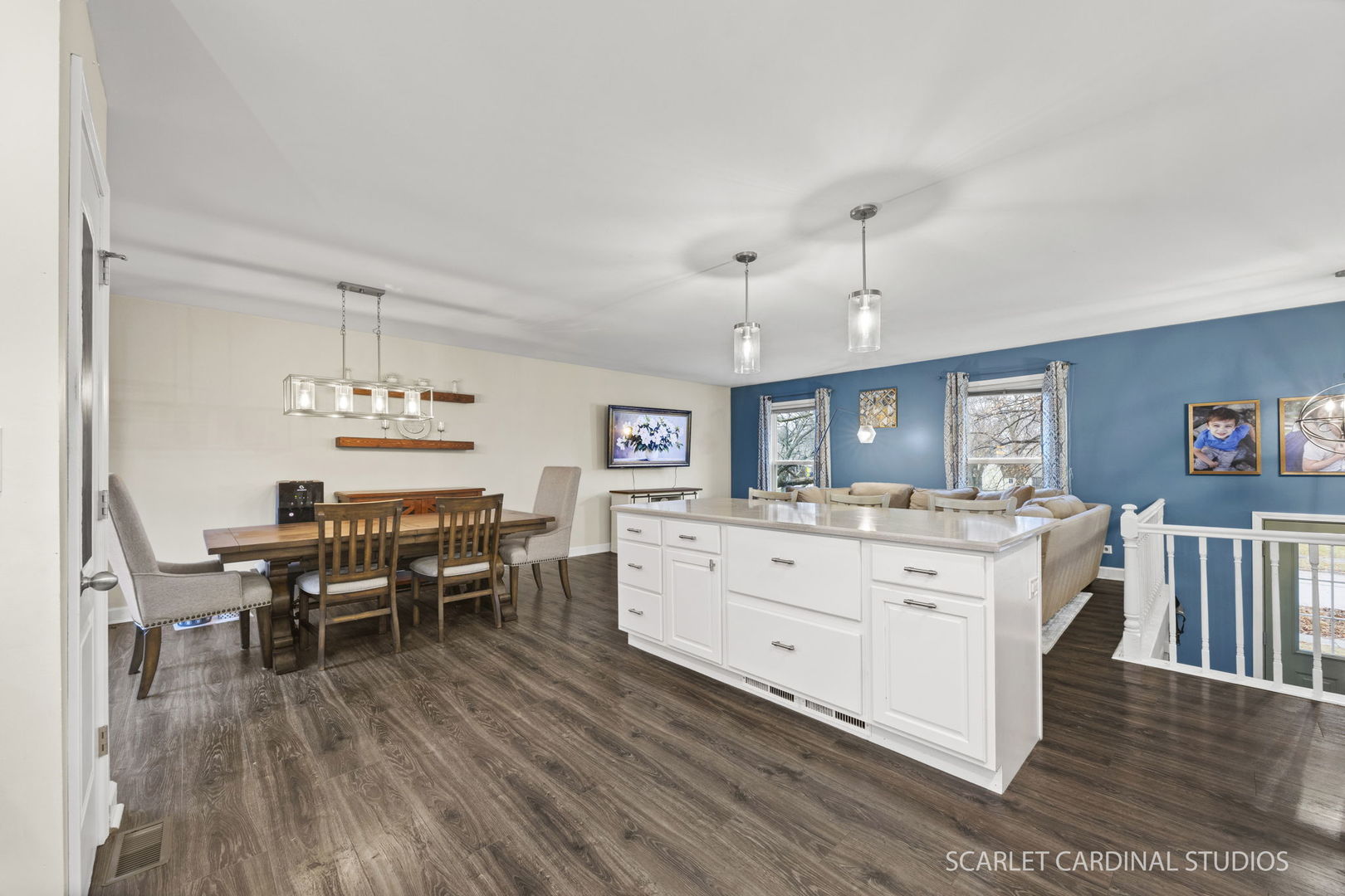 2221 Woodland Circle, Naperville, IL 60565