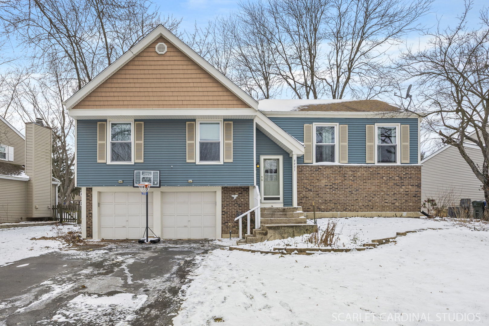 2221 Woodland Circle, Naperville, IL 60565