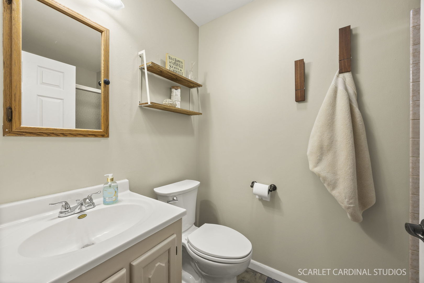 2221 Woodland Circle, Naperville, IL 60565