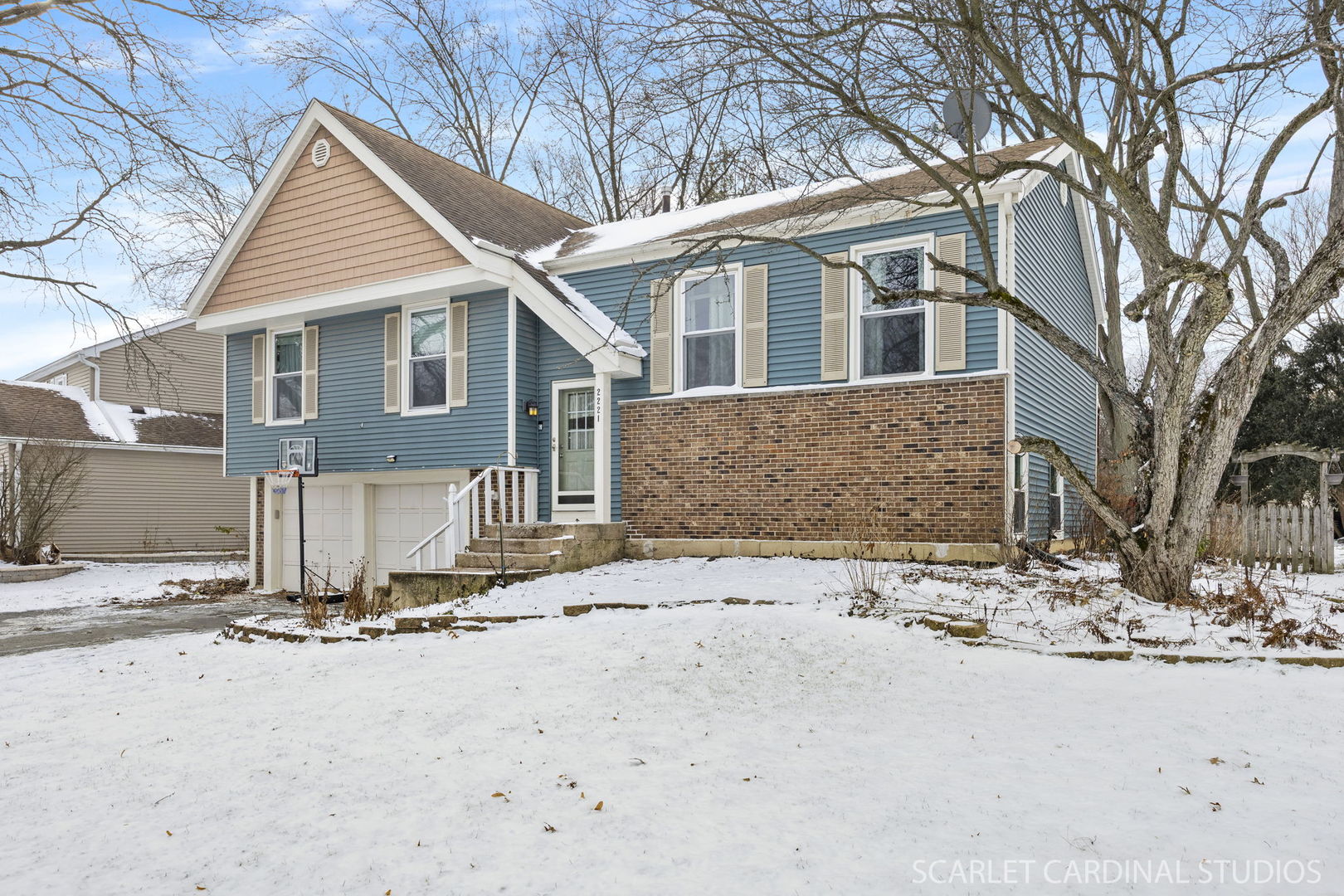 2221 Woodland Circle, Naperville, IL 60565