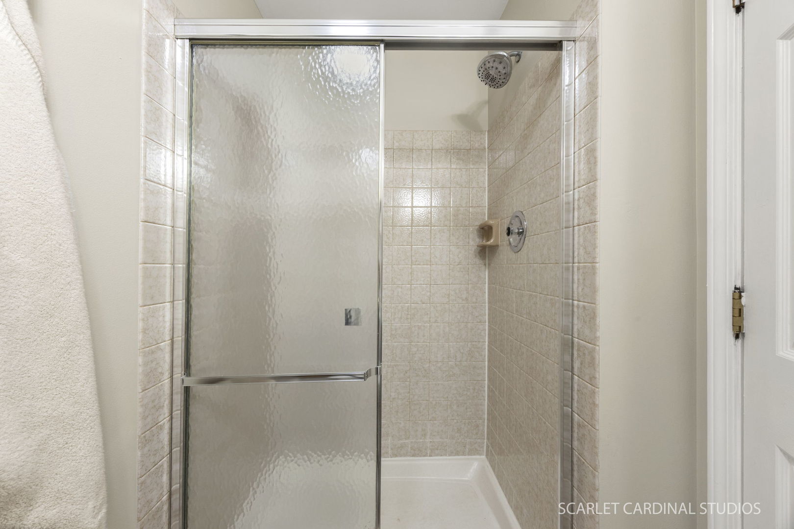 2221 Woodland Circle, Naperville, IL 60565