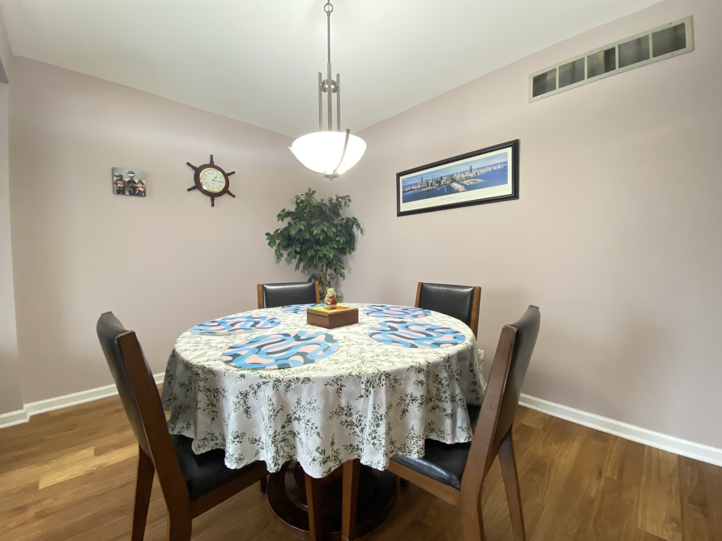 1949 Governors Lane, Hoffman Estates, IL 60169