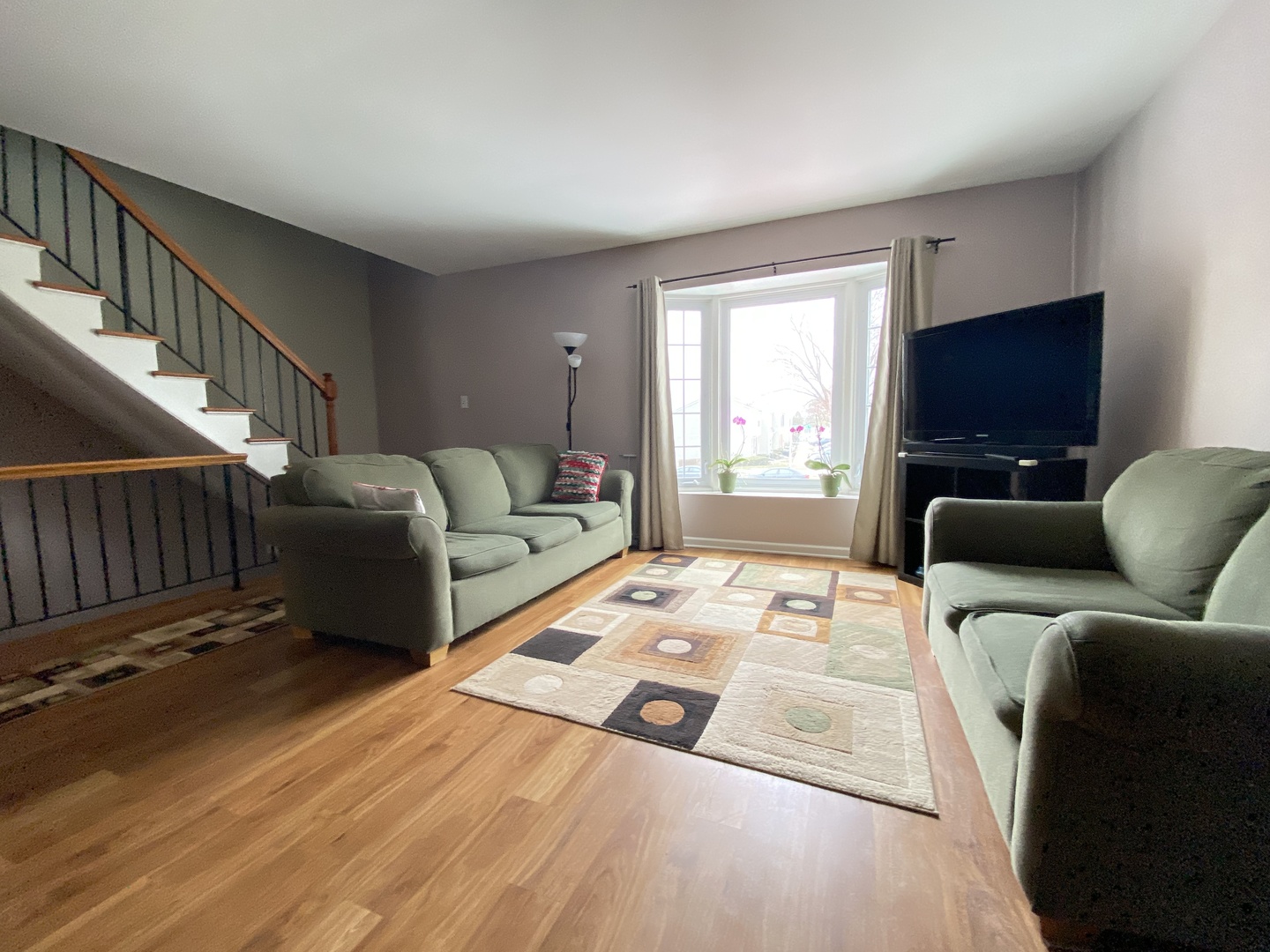 1949 Governors Lane, Hoffman Estates, IL 60169