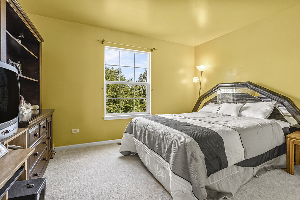 25226 Balmoral Drive, Shorewood, IL 60404