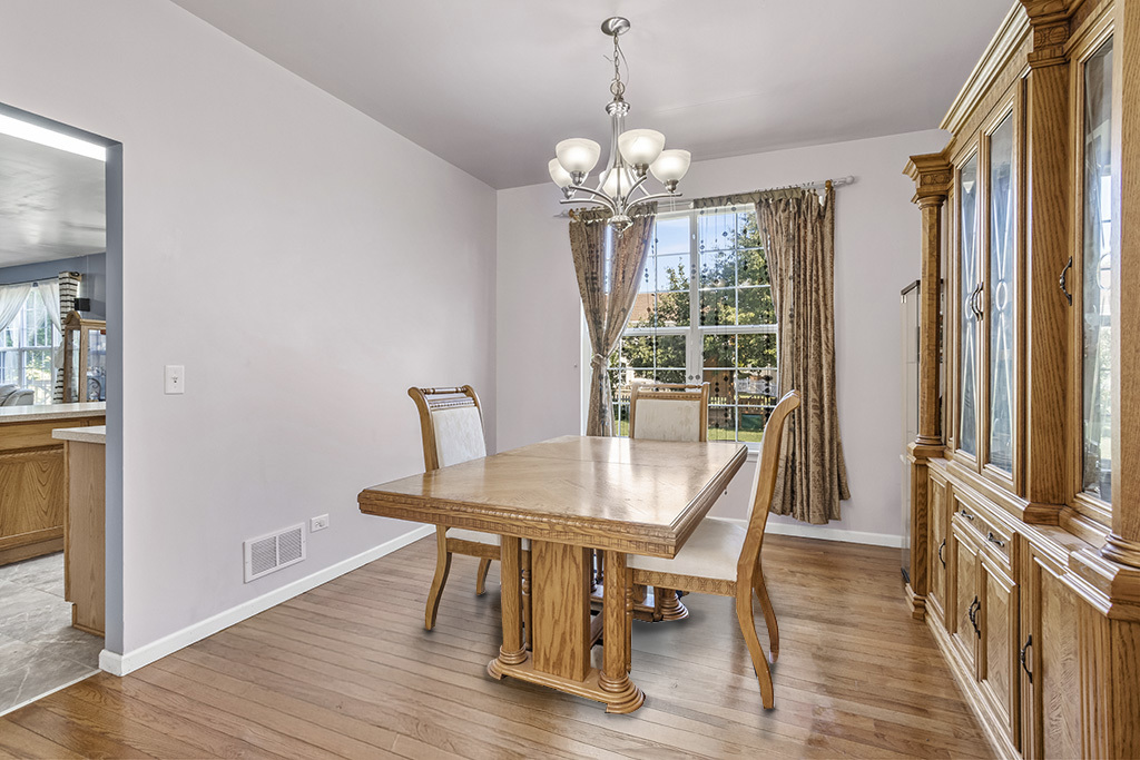 25226 Balmoral Drive, Shorewood, IL 60404