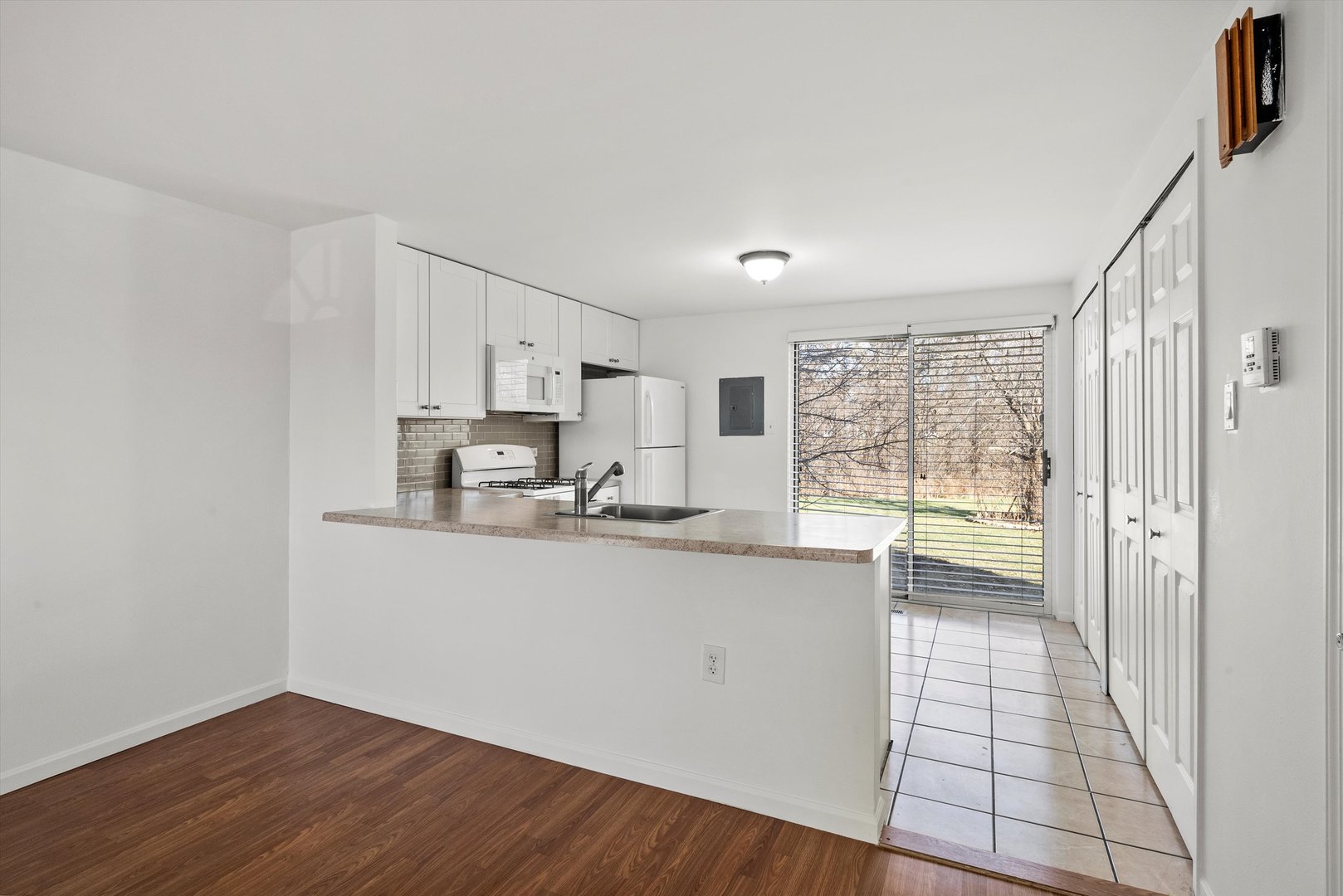 430 Normandie Lane #430, Round Lake Beach, IL 60073