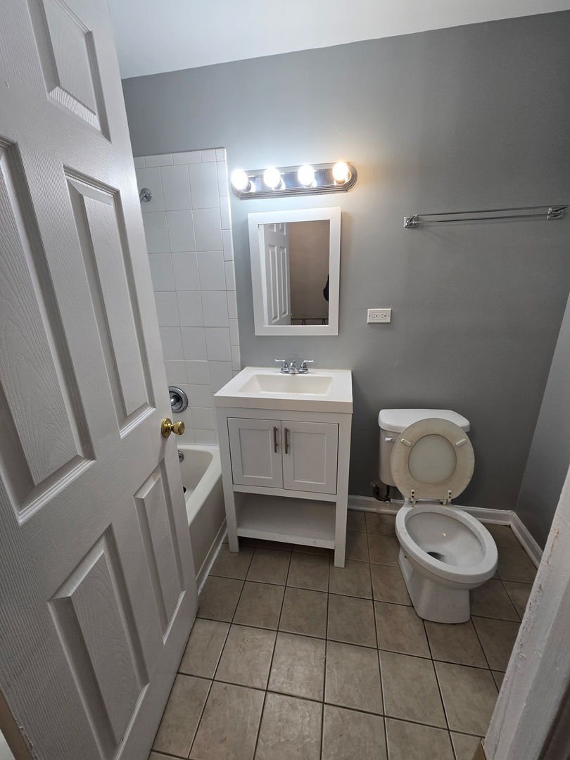 7011 S East End Avenue, Chicago, IL 60649