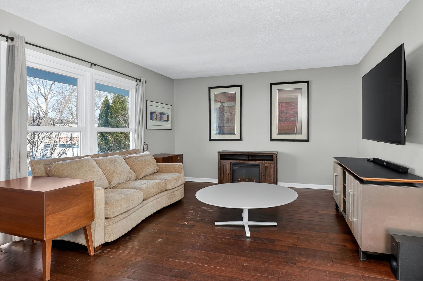 522 Apache Lane, Carol Stream, IL 60188