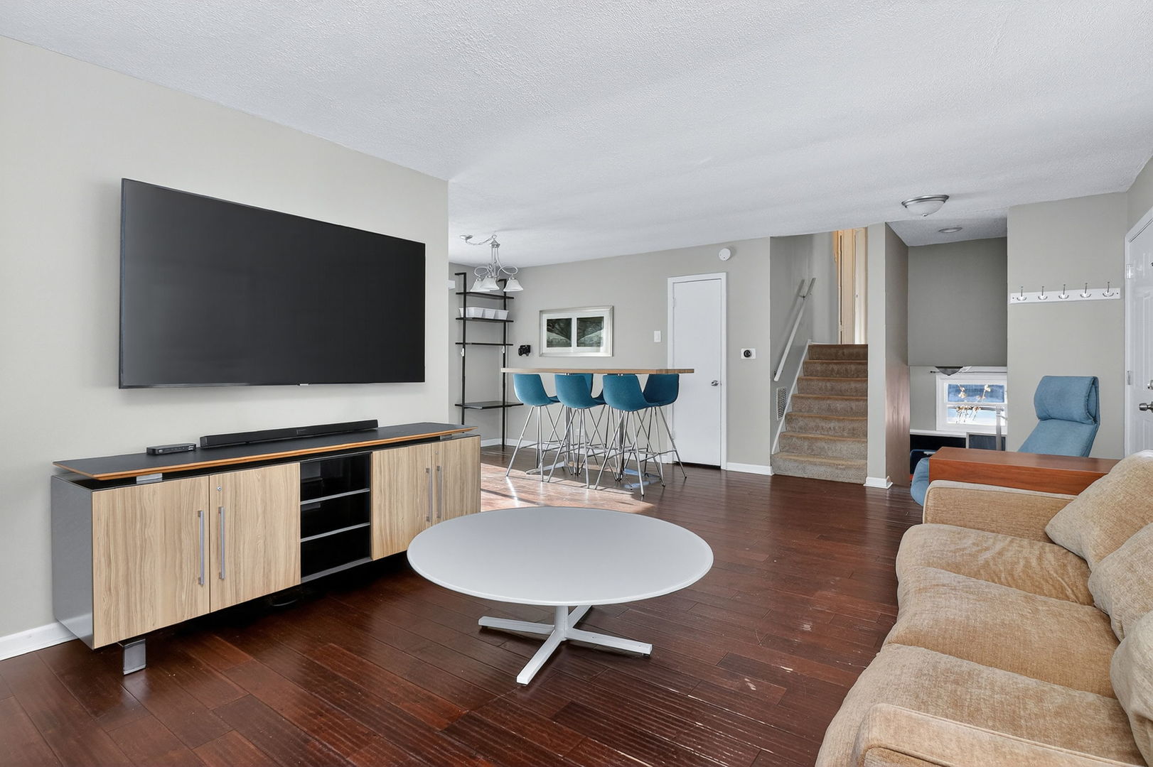 522 Apache Lane, Carol Stream, IL 60188