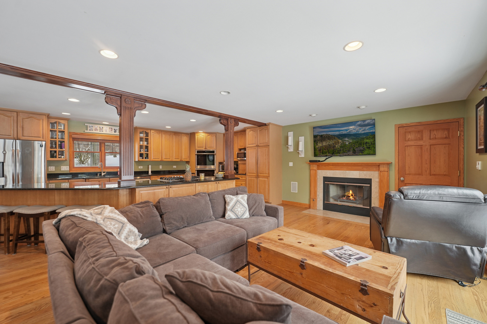 293 Abbotsford Court, Glen Ellyn, IL 60137