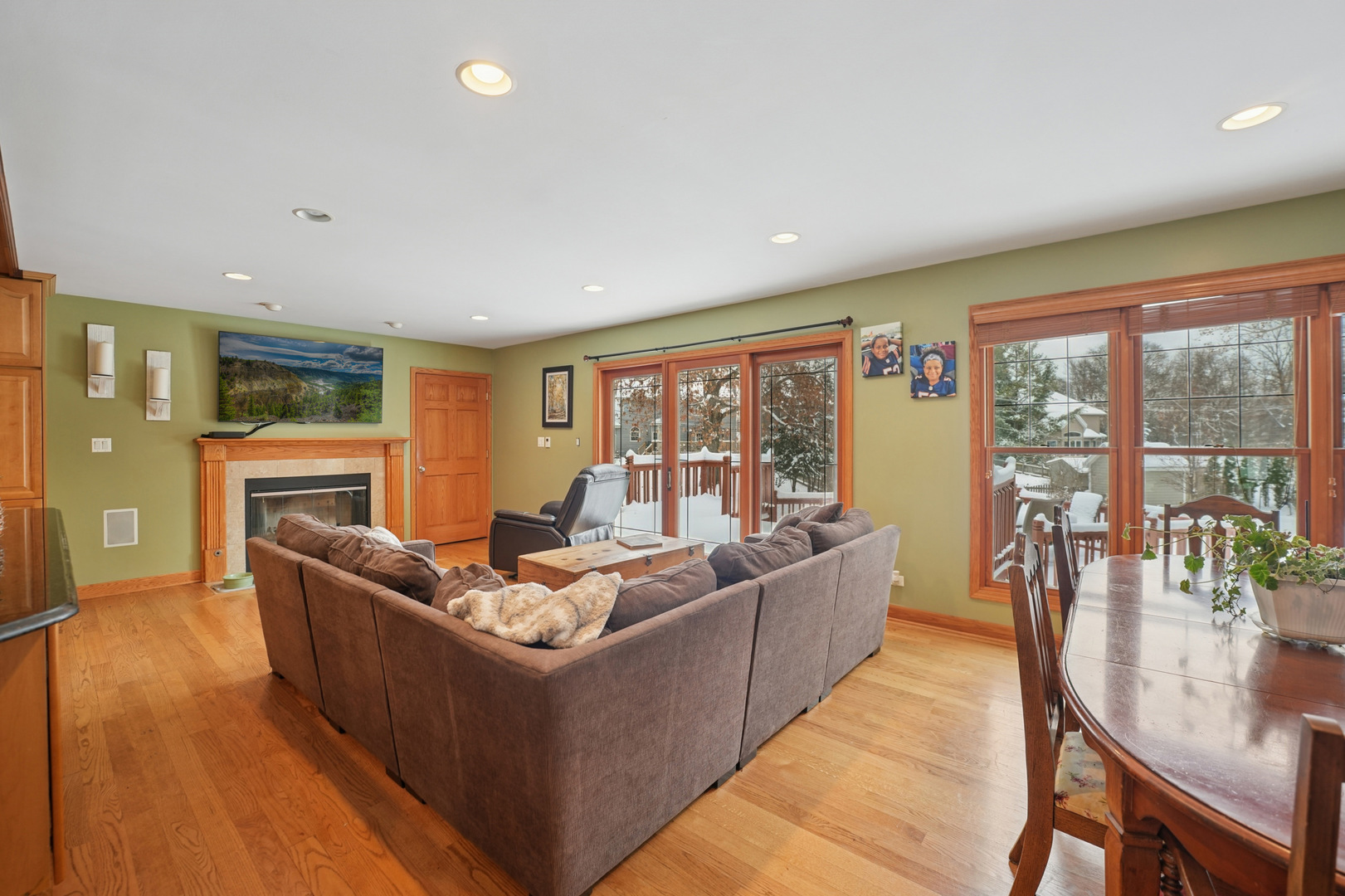 293 Abbotsford Court, Glen Ellyn, IL 60137