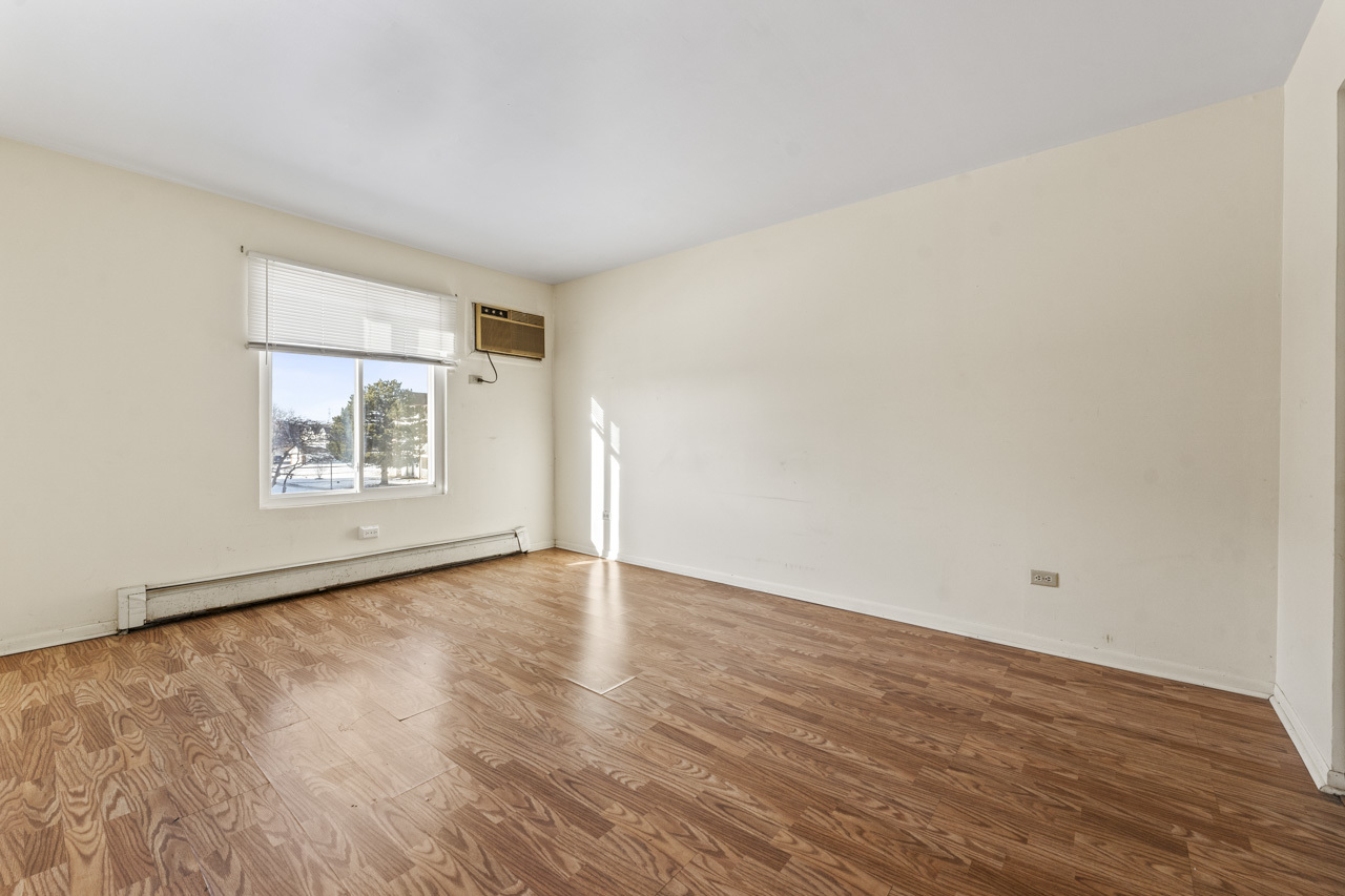 225 Gregory Street #6, Aurora, IL 60504