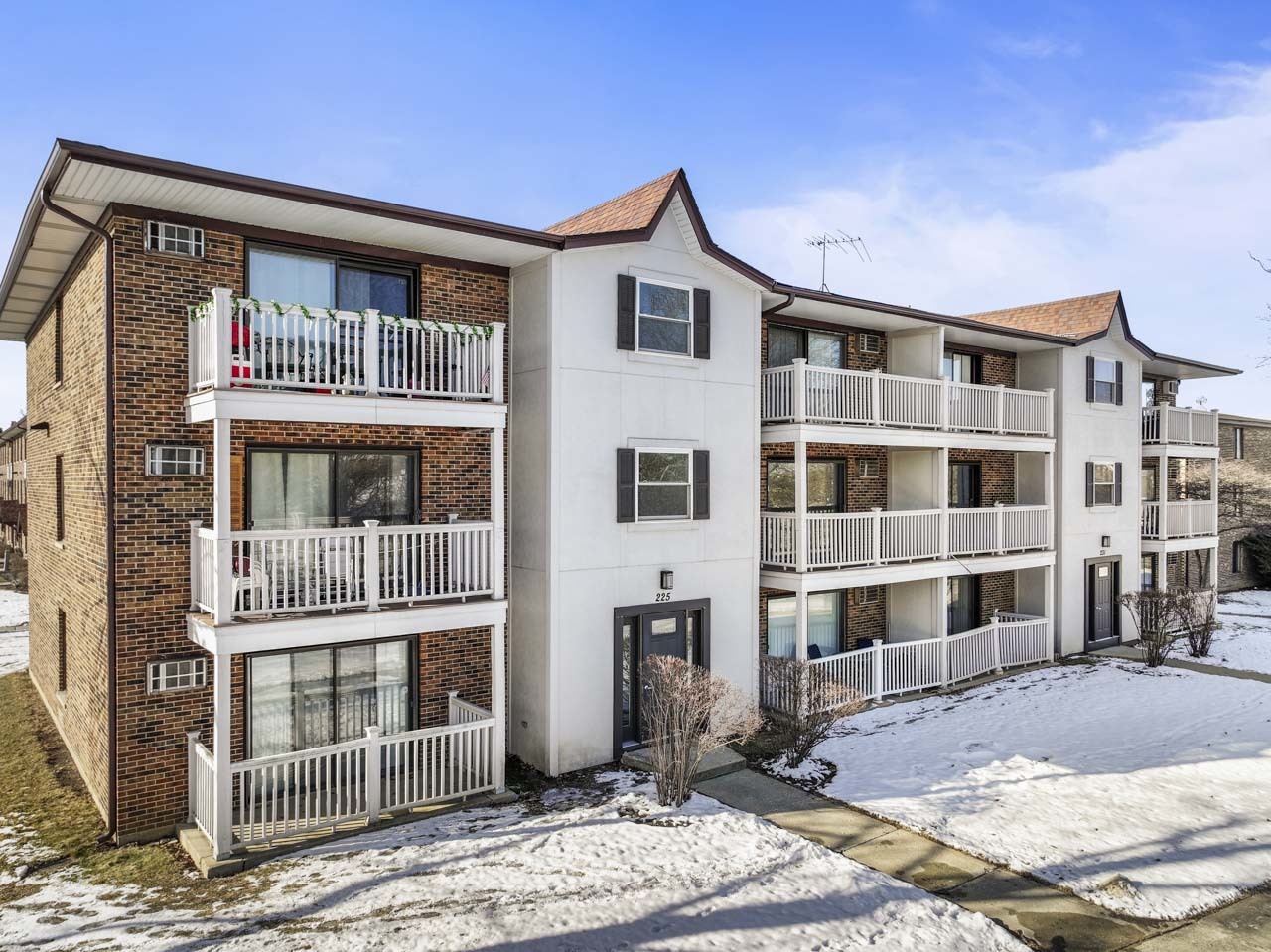 225 Gregory Street #6, Aurora, IL 60504