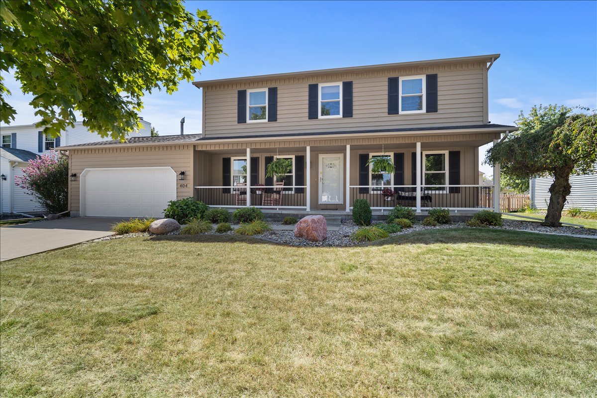 404 Lake Shore Circle, Bloomington, IL 61704