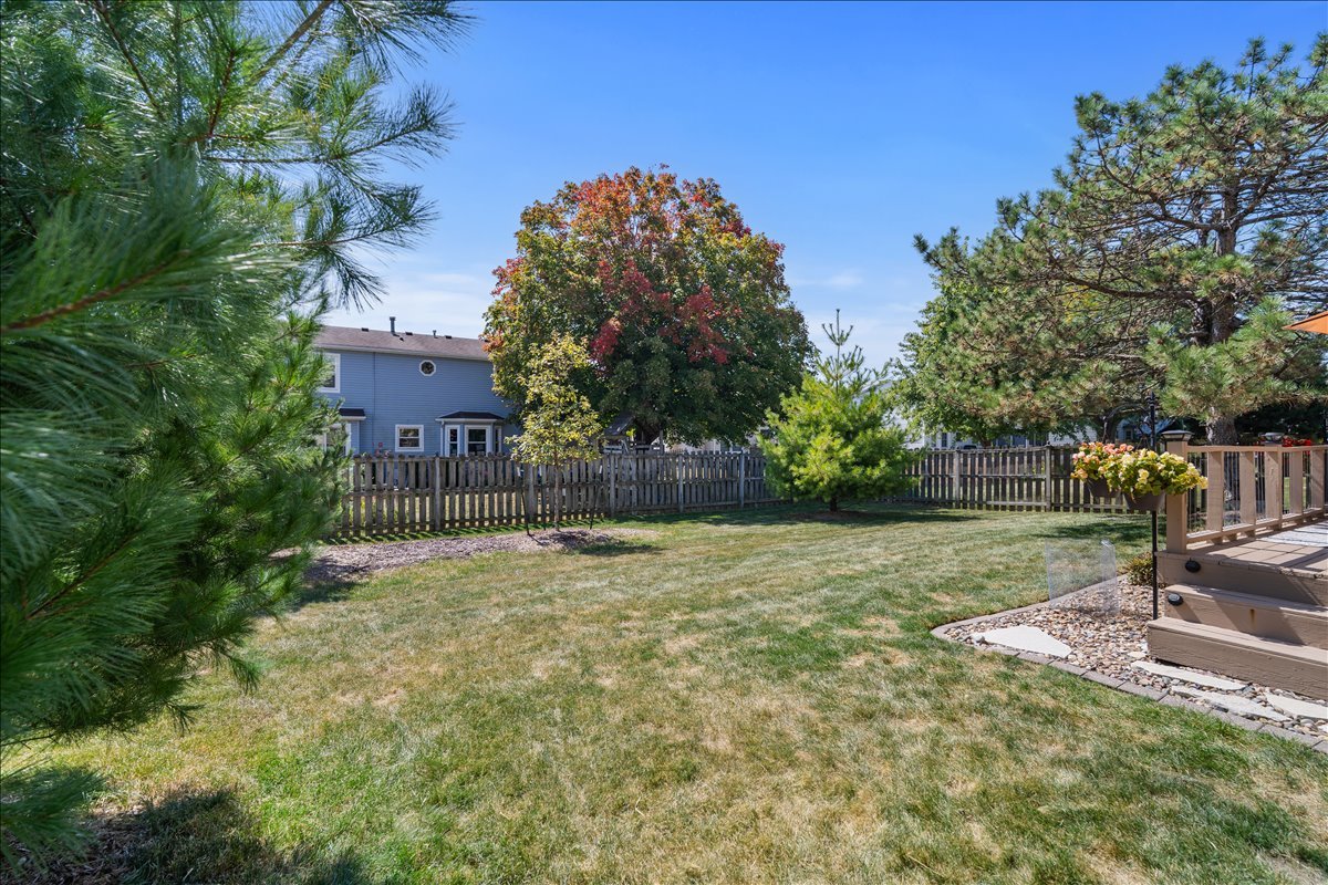 404 Lake Shore Circle, Bloomington, IL 61704