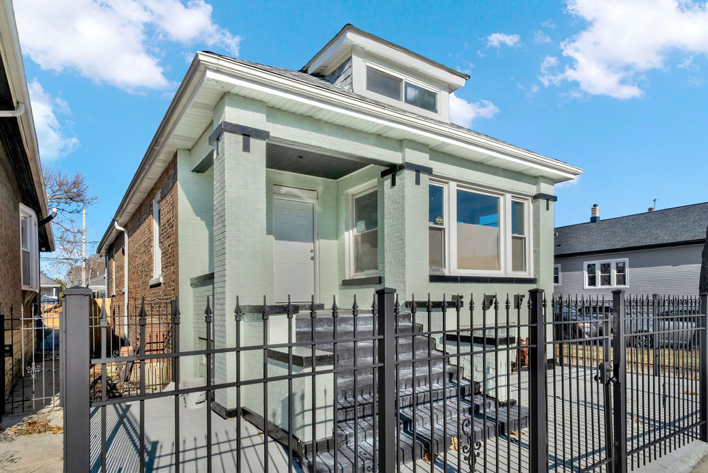 1444 W 72nd Place, Chicago, IL 60636