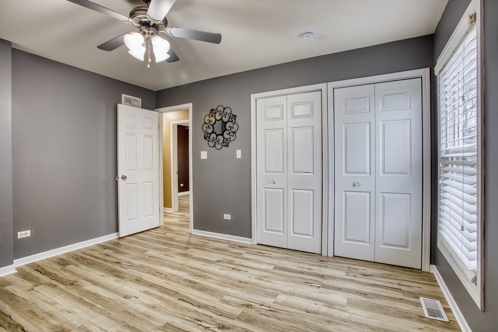 805 Stowell Avenue, Streamwood, IL 60107