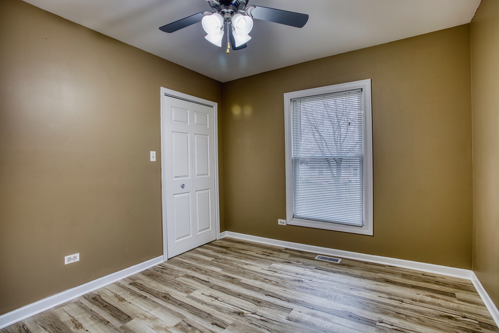 805 Stowell Avenue, Streamwood, IL 60107