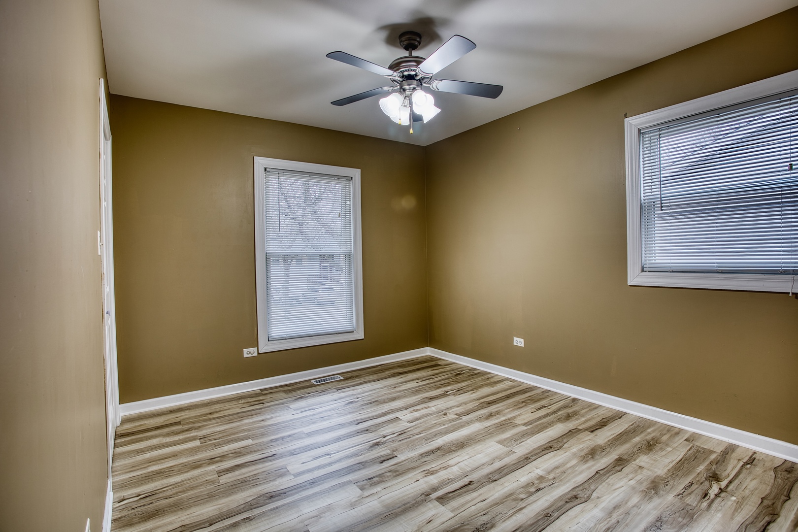 805 Stowell Avenue, Streamwood, IL 60107