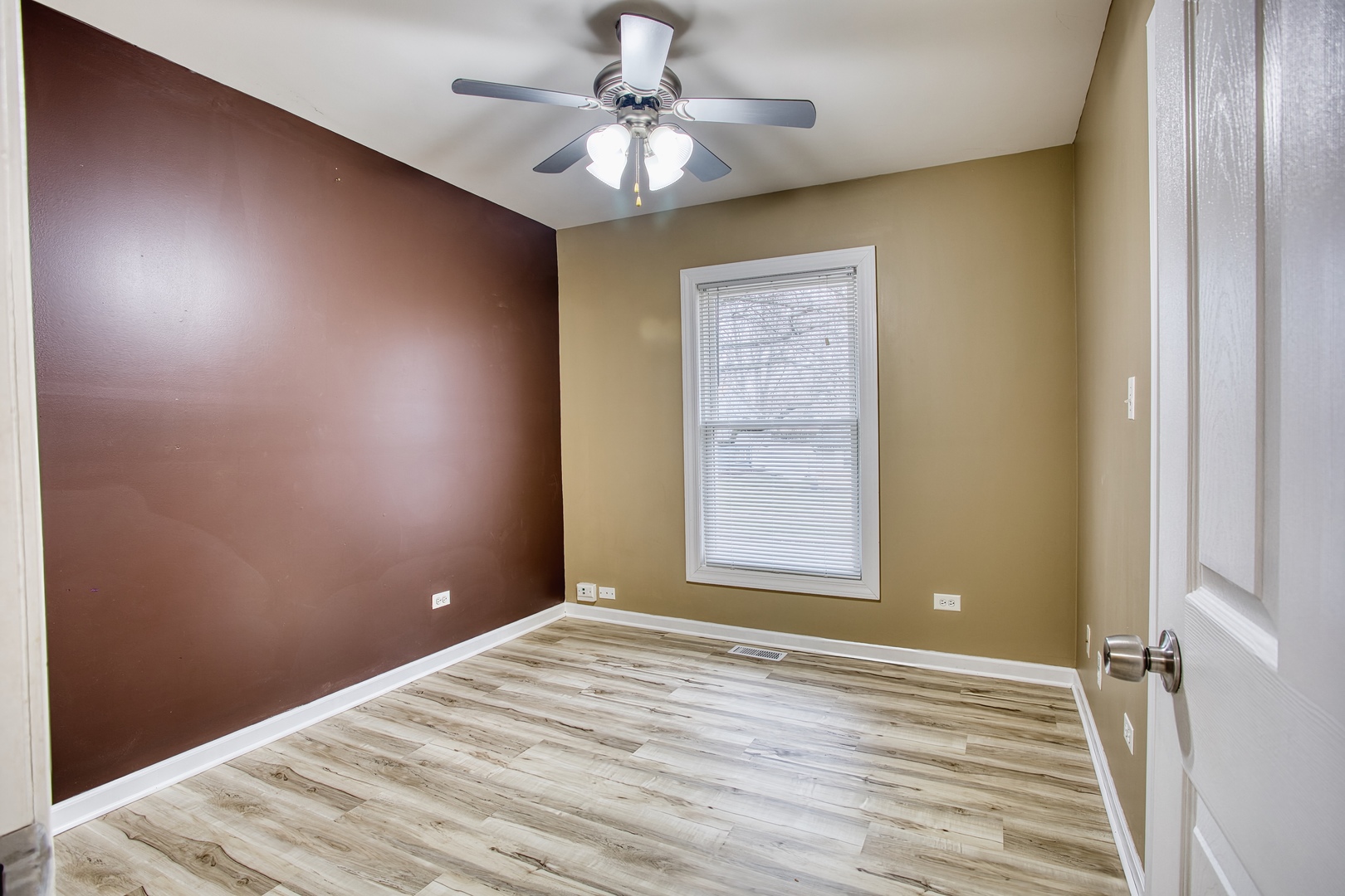 805 Stowell Avenue, Streamwood, IL 60107