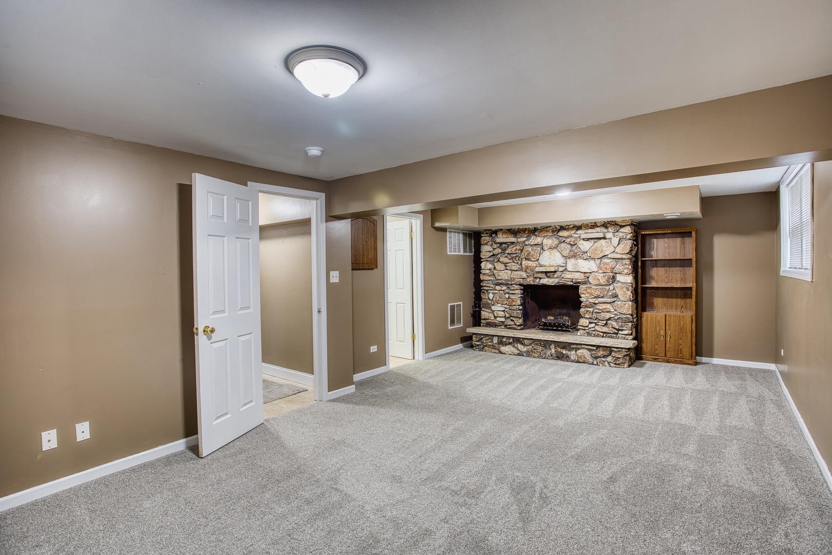 805 Stowell Avenue, Streamwood, IL 60107