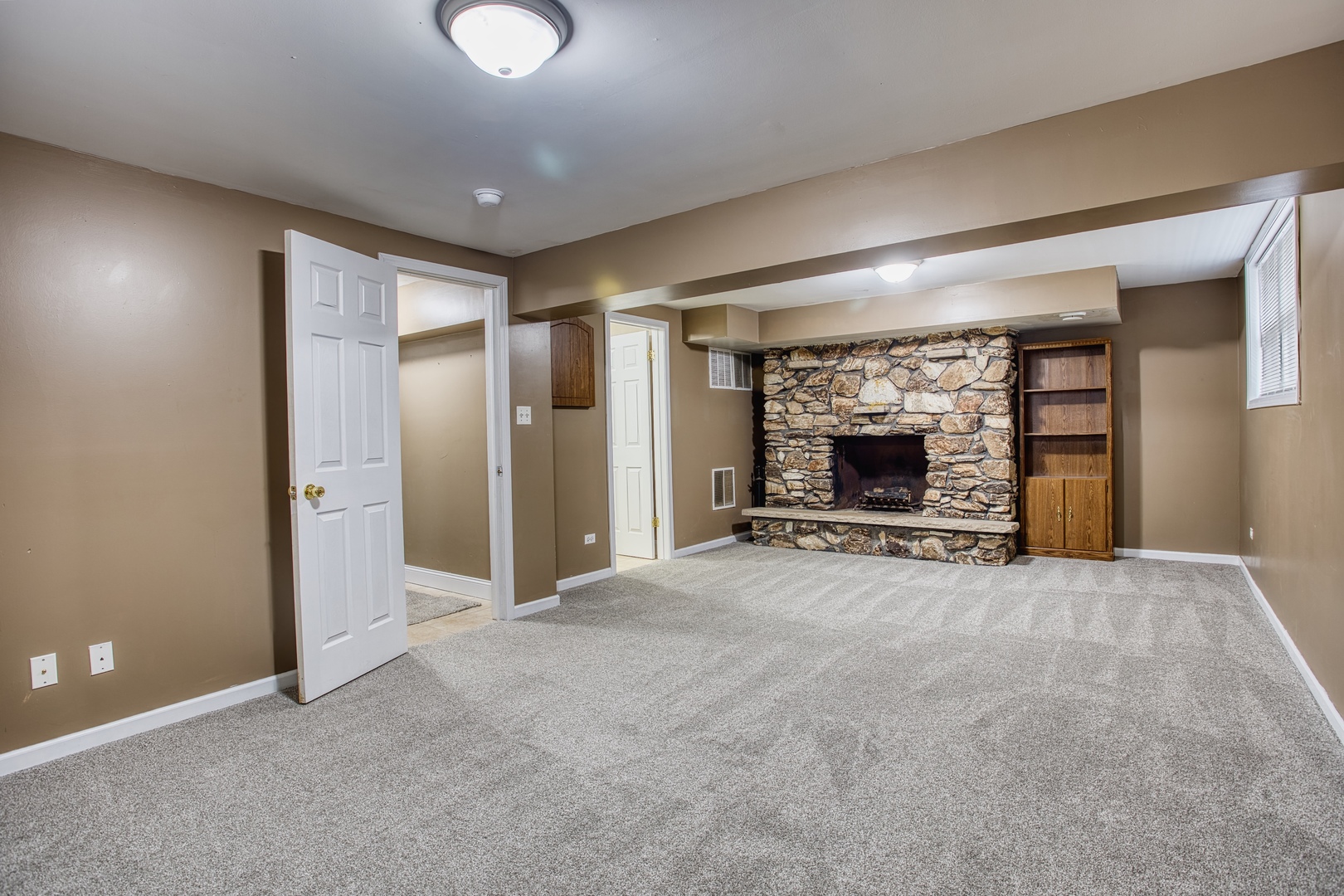 805 Stowell Avenue, Streamwood, IL 60107