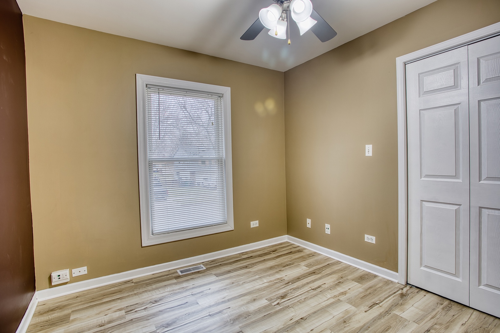 805 Stowell Avenue, Streamwood, IL 60107