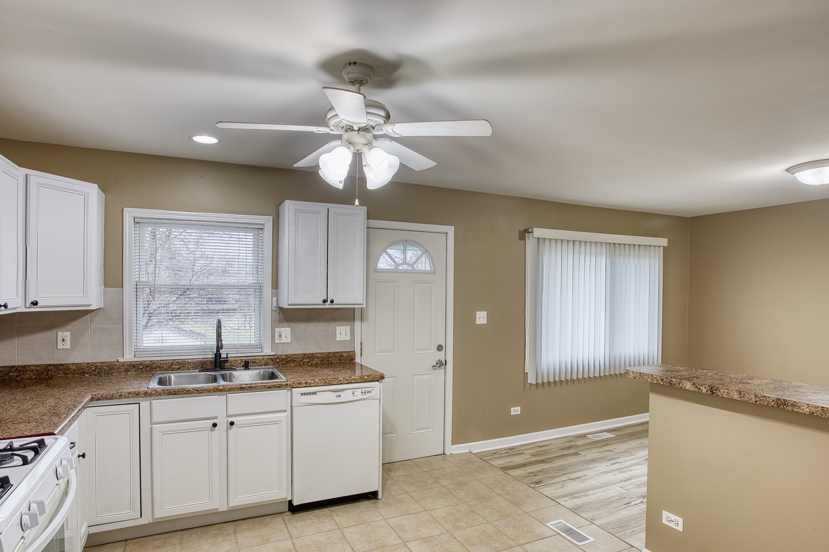 805 Stowell Avenue, Streamwood, IL 60107