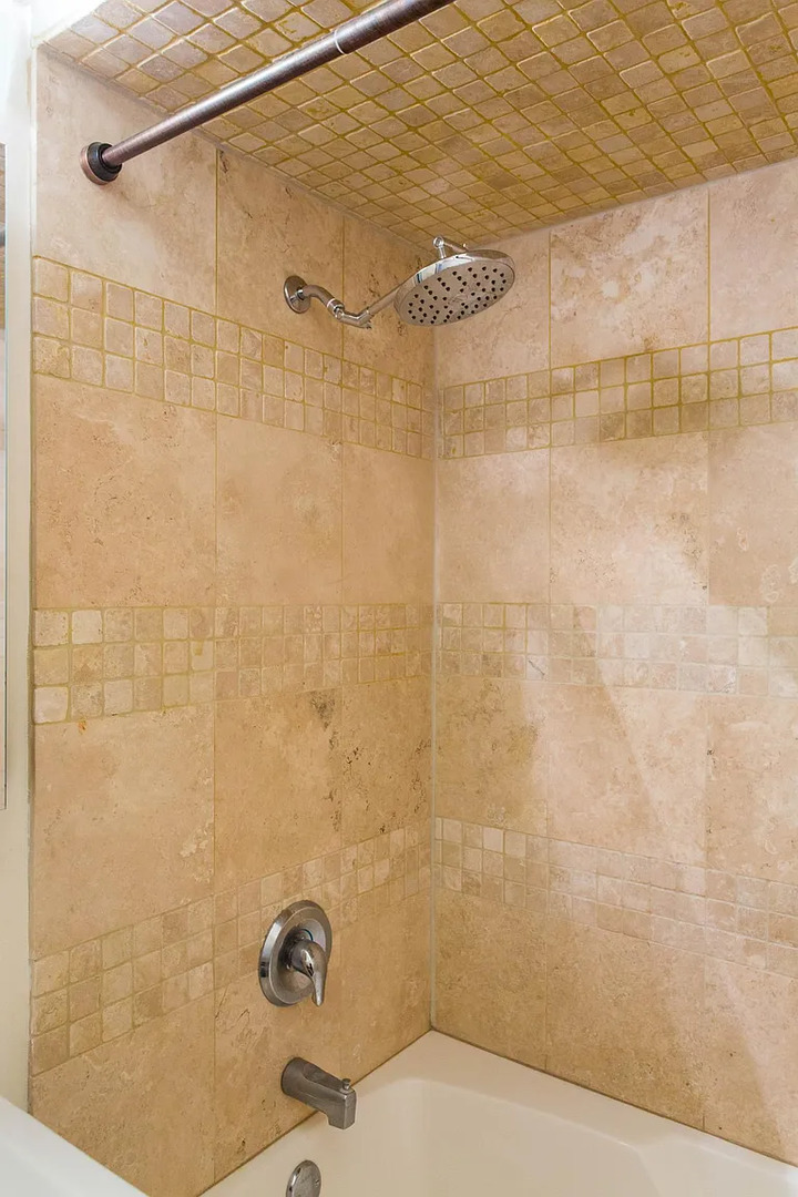 1338 W Erie Street #3, Chicago, IL 60642