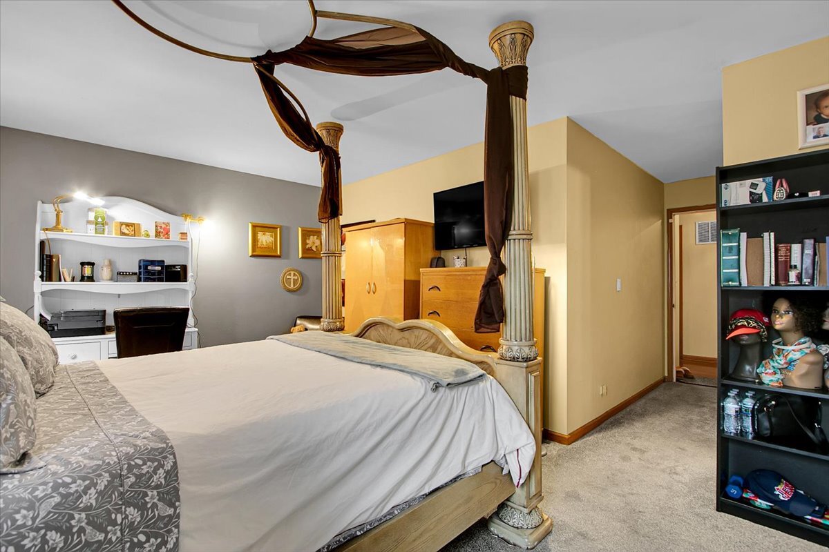 1156 Partridge Avenue, Bolingbrook, IL 60490