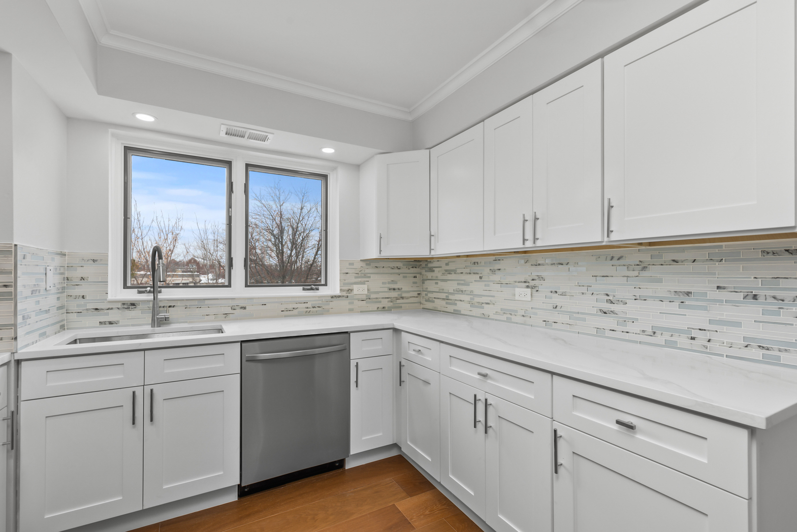 2086 Saint Johns Avenue #306, Highland Park, IL 60035